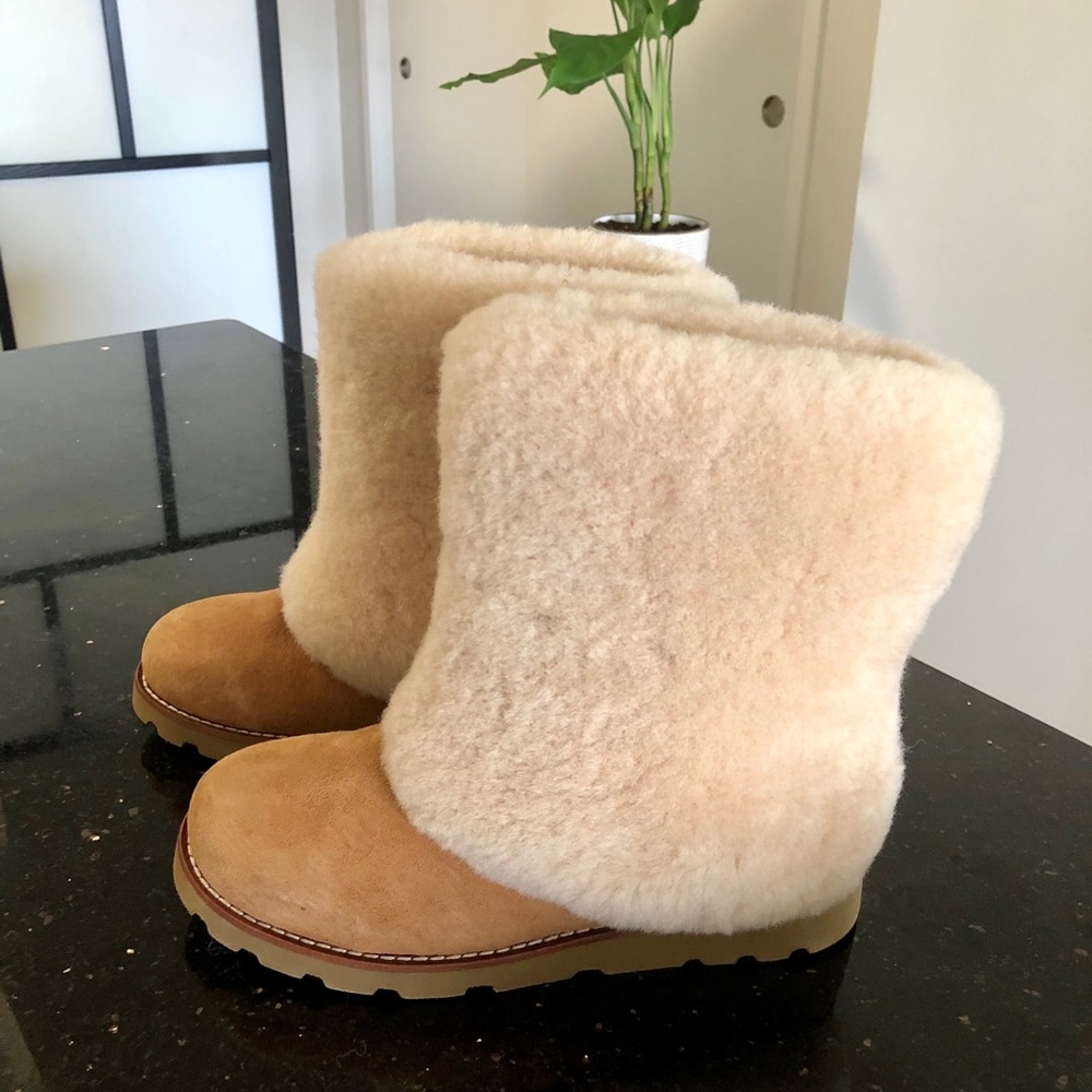 New!! UGG cozy boots
